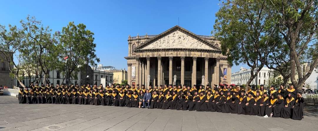 Aplausos para esta gran generación de futuras maestras.